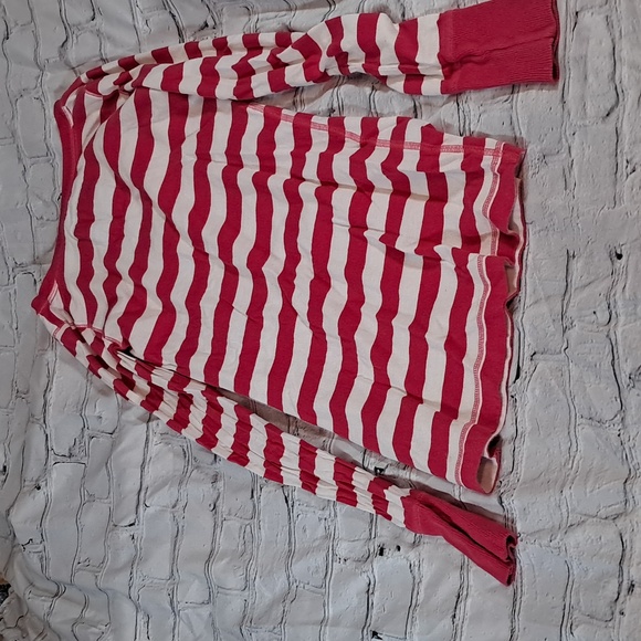 Abercrombie & Fitch v neck top size small - Picture 4 of 4